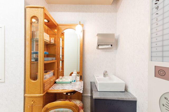 コンタクトブース