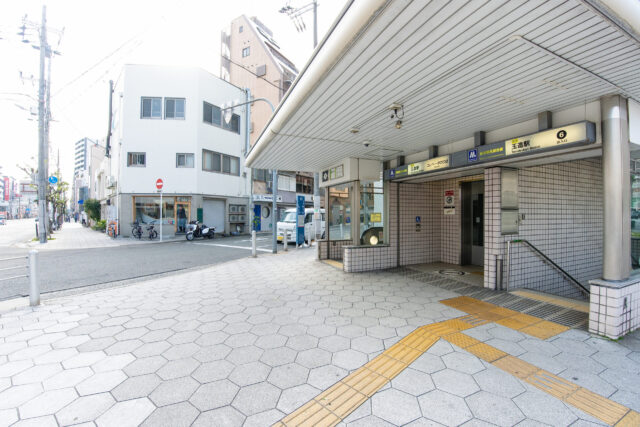 地下鉄「玉造駅」徒歩2分、駅近で便利なアクセス